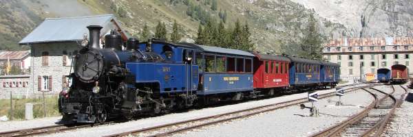 Zug mit Lok DFB 1(Furkahorn) am 22. September 2006 gegen 13:30 Uhr in Gletsch